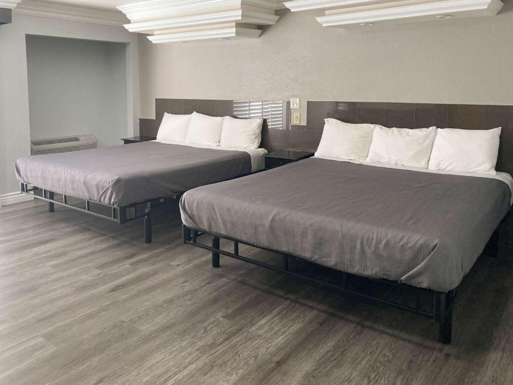 King Room with Two King Beds - Non-Smoking interior